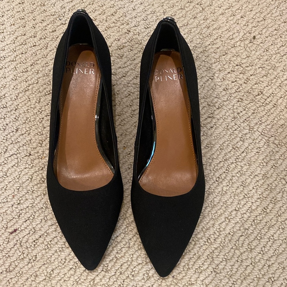 Donald J Pliner Womens Stefani pump size 6.5 in new condition